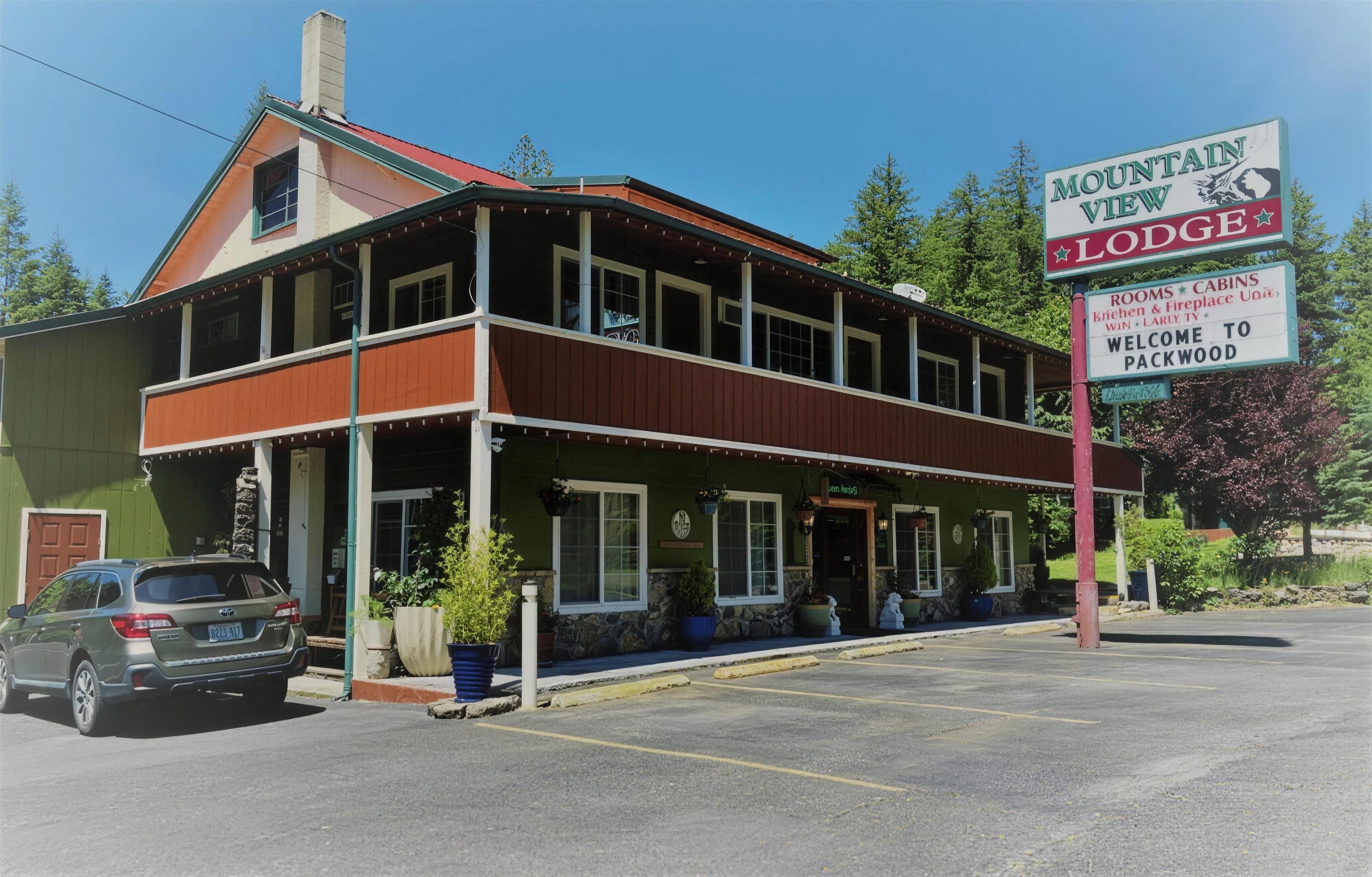 The lodge building on the White Pass Scenic Byway