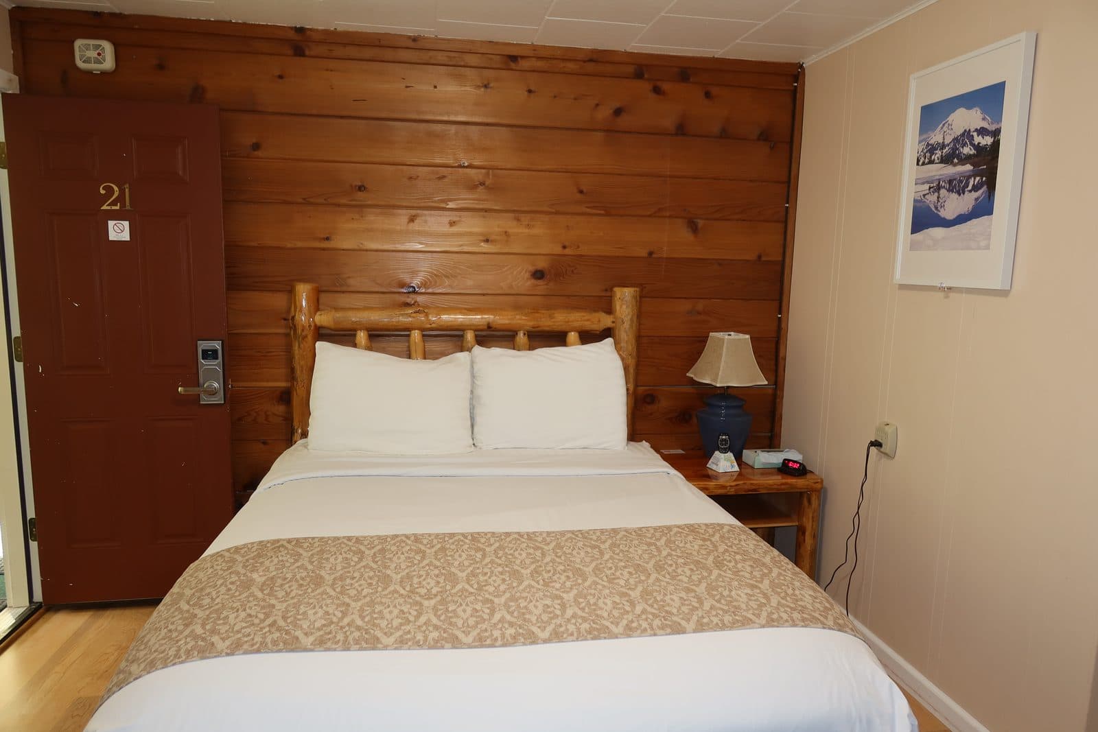 Room #21 photo 2