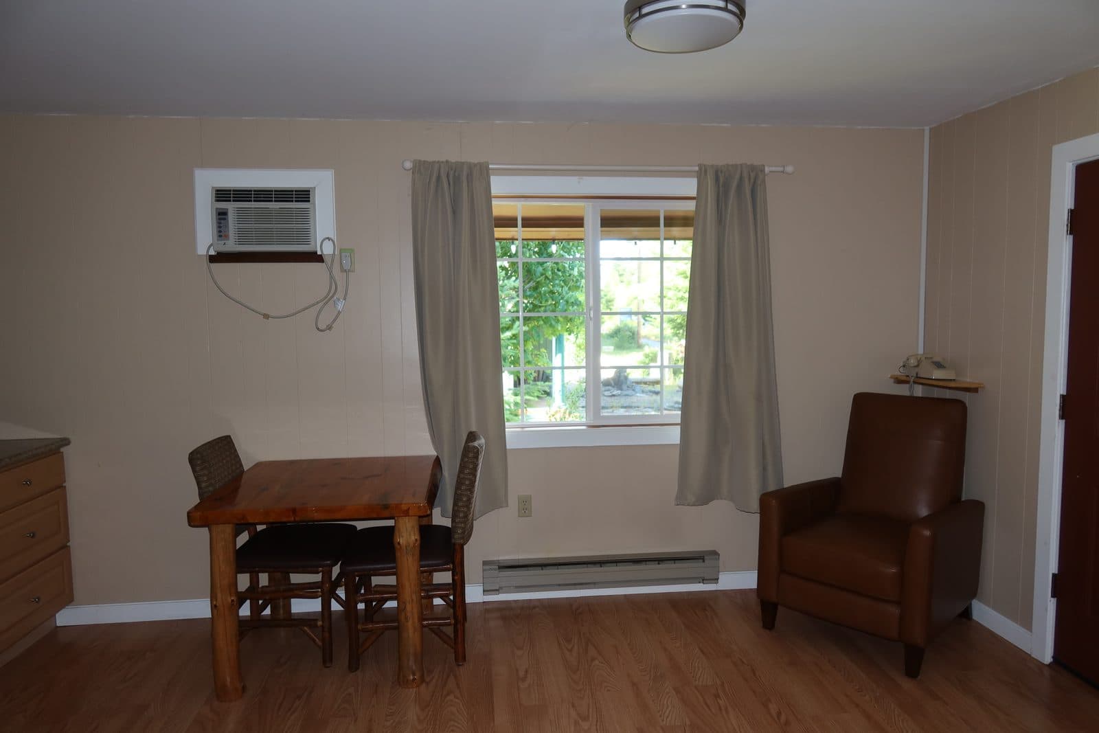 Room #27 photo 4